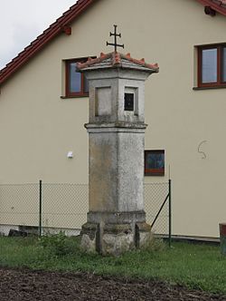 Loděnice (okres Brno-venkov) - boží muka na SV okraji obce.jpg