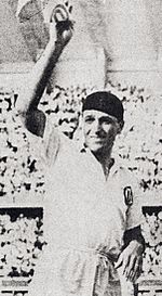 Fernandez in his last professional match with Universitario de Deportes in 1953