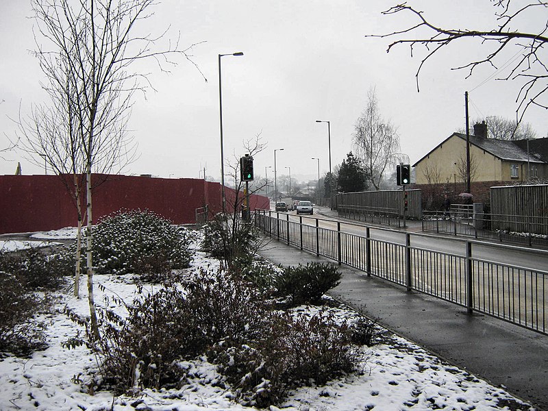 File:Looking along Meadow Way - geograph.org.uk - 1715412.jpg