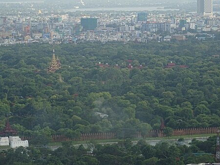 ไฟล์:Mandalay_Palace_seen_from_Mandalay_Hill.jpg