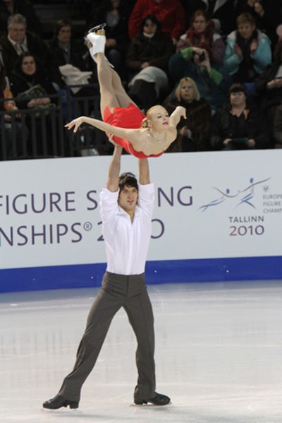 Mukhortova/Trankov perform a carry lift with the man in a spread eagle