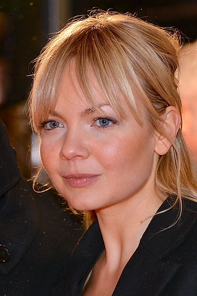 Marie Robertson who plays Bea