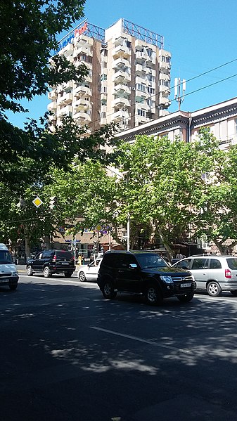 File:Mashtots Avenue, Yerevan 15.jpg