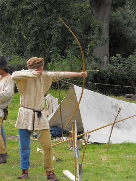Mediaeval archery reenactment.jpg