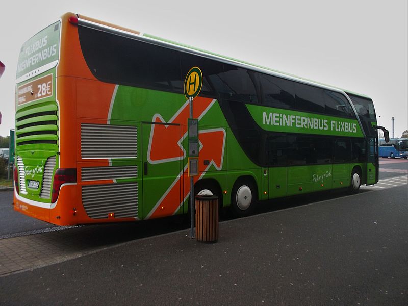 File:MeinFernbus Flixbus Setra S 431 DT vor dem Tropical Island (2).JPG