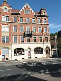 Residential house in semi-open development, designed as a closed development