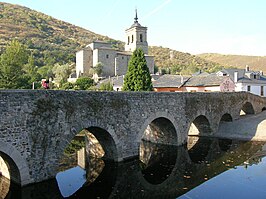 Molinaseca Bridge 2005.jpg