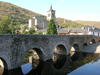 Molinaseca Bridge 2005.jpg