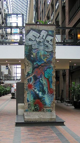 File:Montréal - Centre de Commerce Mondial, Mur de Berlin - 01 - 20050315.jpg