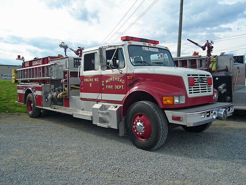 File:Morehead FD Engine 8 (1993) Pierce Responder-International.JPG