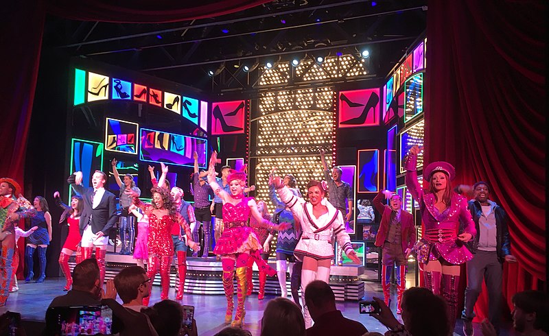 File:Musical Kinky Boots in Operettenhaus, Hamburg, Germany (May 2018) - 02.jpg