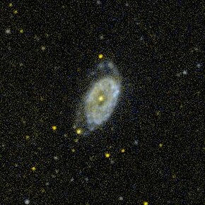 NGC 470 na ultrafialovém snímku z dalekohledu GALEX