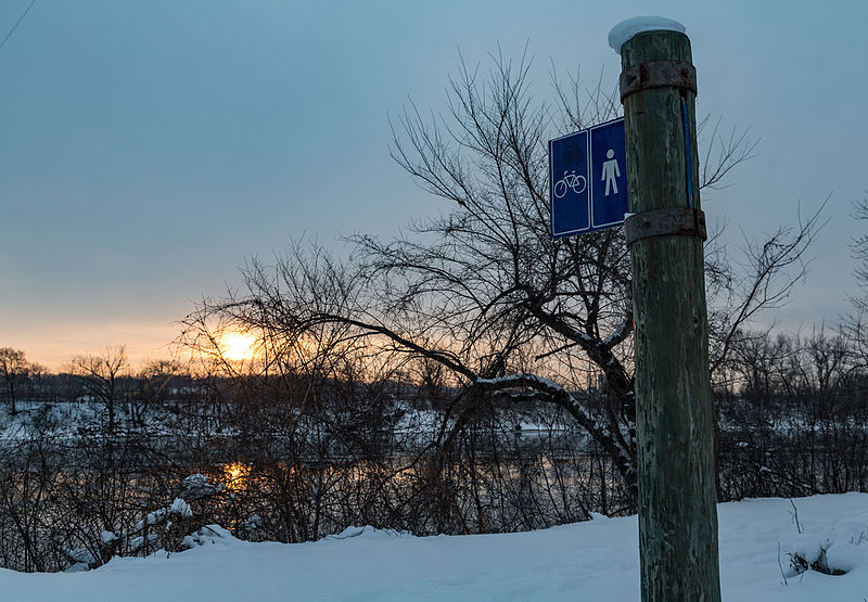 File:North Mississippi Regional Park - Hiking and Bike Trail along the Mississippi River, Minneapolis (25249783242).jpg