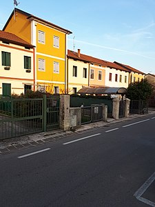 Nouveau quartier ouvrier de Schio, maisons de troisième classe.jpg