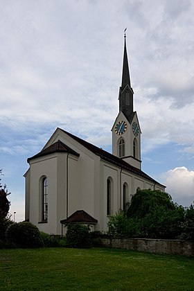 Die Kirche in Obfelden, vom Friedhof aus gesehen