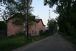 Eine Straße in Okulovka