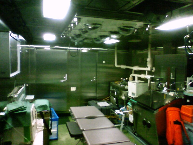 File:Operating room in JMSDF Uraga (MST-463).jpg