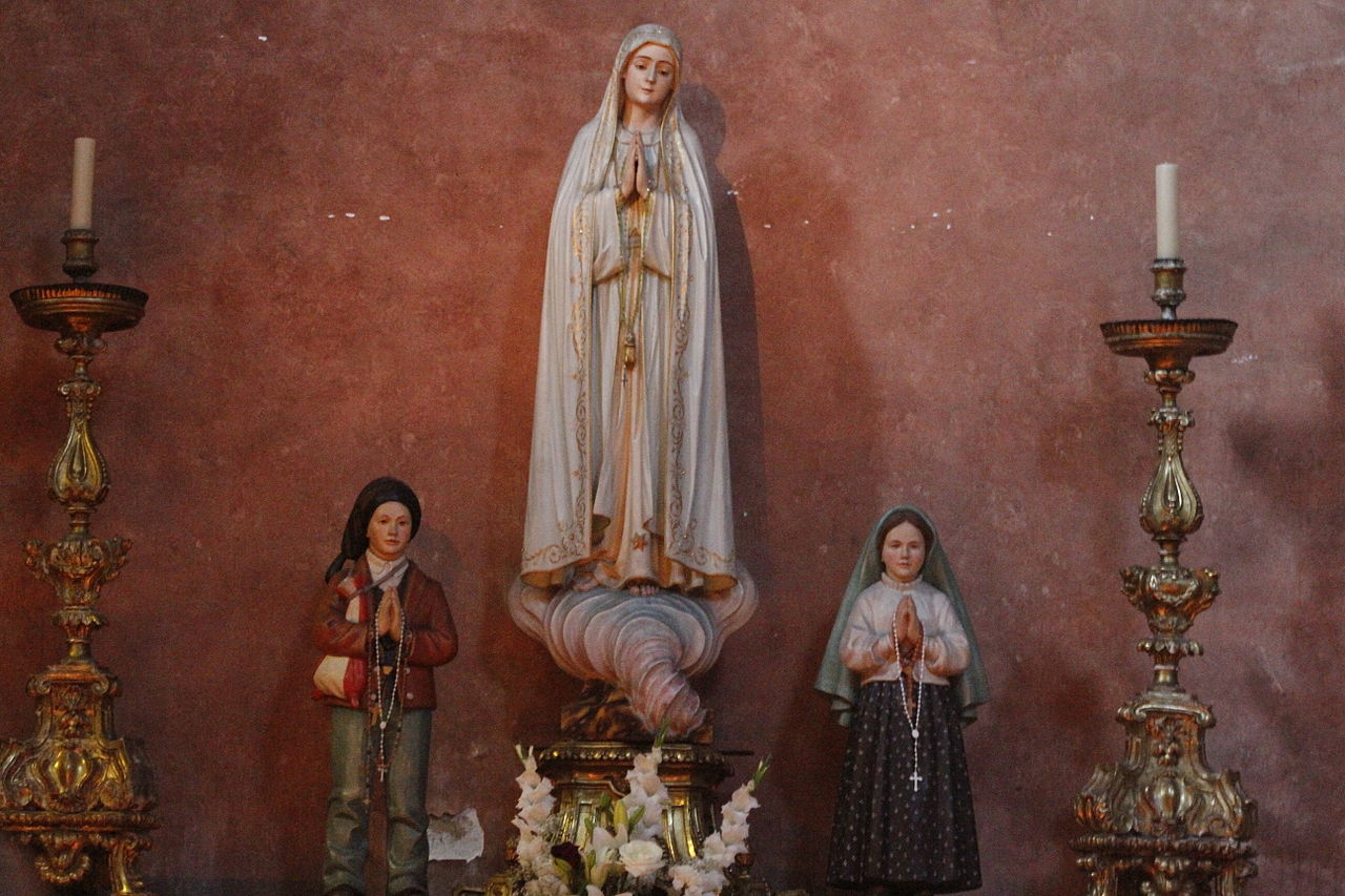 File:Our Lady of Fátima and the Children - Igreja de São Domingos ...