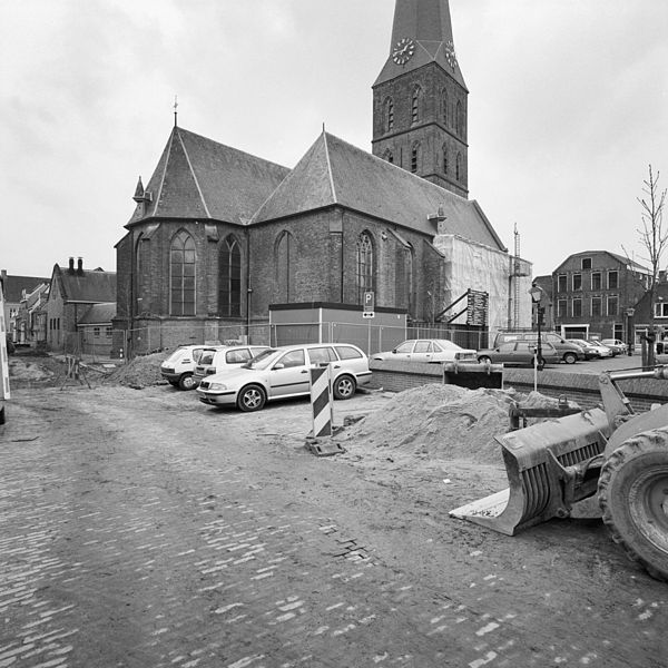 File:Overzicht noordoostgevel, zicht op kerktoren, tijdens restauratie - Zutphen - 20351869 - RCE.jpg