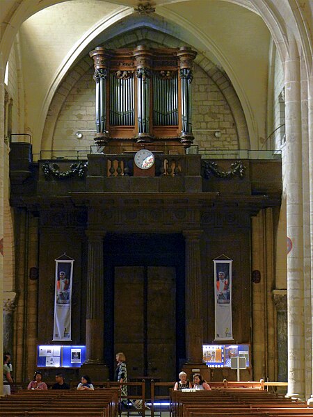 File:P1270372 Paris XVIII eglise St-Pierre orgue rwk.jpg