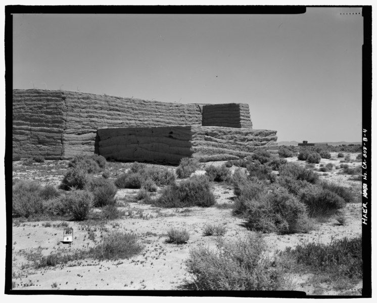 File:PERSPECTIVE VIEW TO THE NORTHEAST OF THE CREW SHELTER IN AR-8. - Edwards Air Force Base, South Base, Rammed Earth Aircraft Dispersal Revetments, Western Shore of Rogers Dry Lake, Boron HAER CA-308-B-4.tif