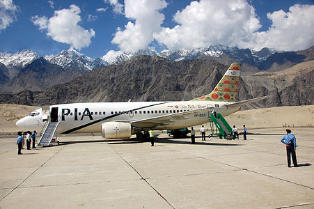 PIA Boeing 737-300 in Pakistani mountains
