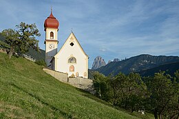 Biserica parohială Sfântul Petru Lajen fațada vestică.jpg