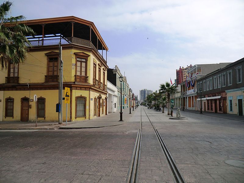 File:Paseo Baquedano Iquique..JPG