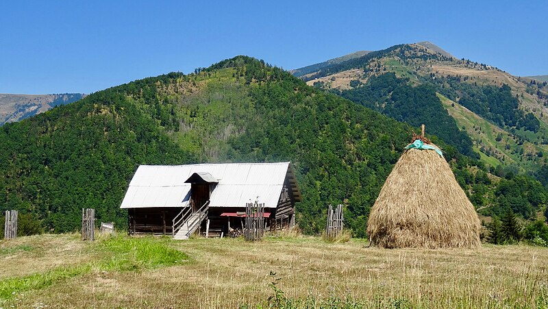 File:Peaks of the Balkans - 143 (25019623028).jpg