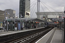 Poplar DLR platforms 2 and 3.jpg