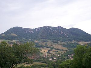 Blick auf den Gipfel des Mont Poupet