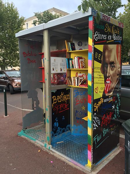 File:Public bookcase Bastia.jpg