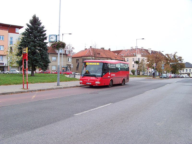 File:Radotín, autobus linky 255.jpg