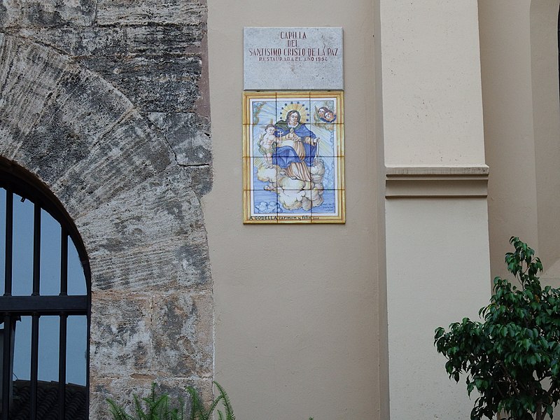 File:Retablo de la Virgen del Rosario en GodellaDSCF0855.jpg