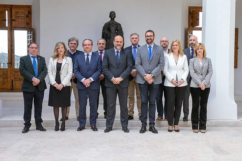 File:Reunión con los representantes de los Grupos Parlamentarios de las Cortes Regionales (49616850333).jpg