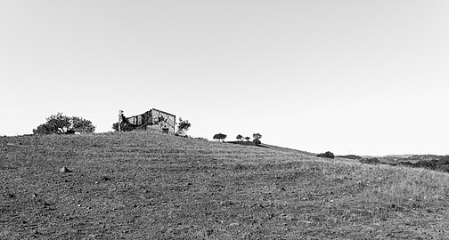 Ruins along the Via Algarviana footpath, Cordeiros de Messines, São Bartolomeu de Messines, Portugal