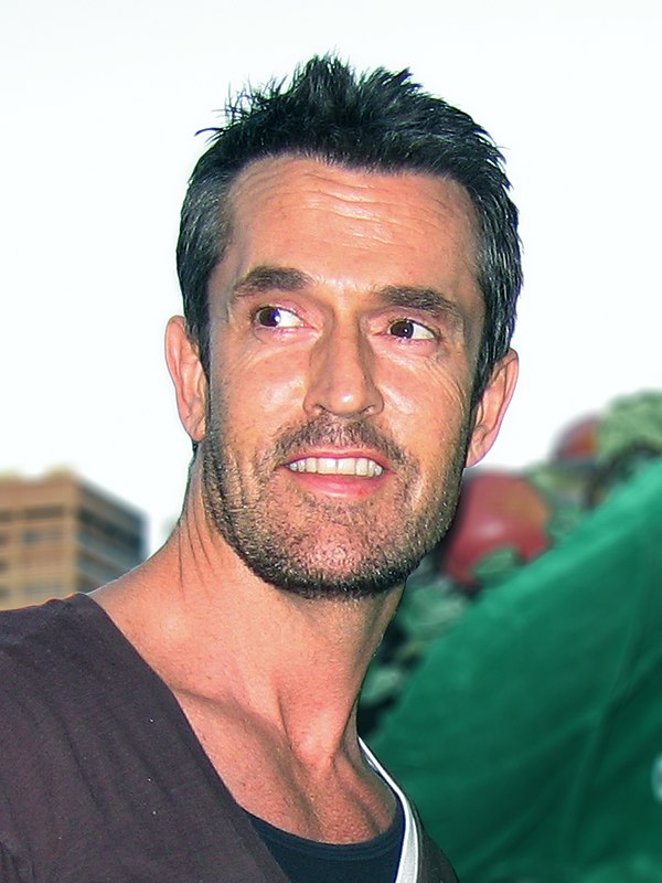 Rupert Everett was praised by critics for his performance.