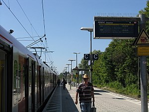 S-Bahnhof Lohhof (Lohhof S-Bahn istasyonu) - geo.hlipp.de - 26530.jpg