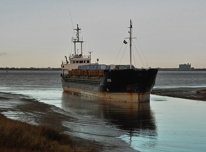 File:SEG Aground at Barrow Haven - geograph.org.uk - 2739475.jpg