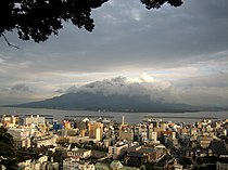 La ville de Kagoshima et le volcan Sakurajima.