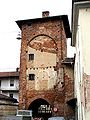 San Begnino Canavese (To),tour-porte (XVe) du ricetto. Elle est équipée d'une cloche.