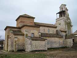 Visigòtic, preromànic i mossàrab (torre i cos lateral posteriors): v. planta de creu grega; p. nau allargada; m. arcs i arcuacions a l'interior. San Cebrián de Mazote (Valladolid)