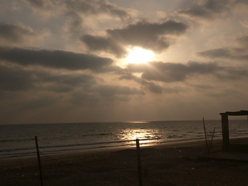 File:Sandspit beach.jpg