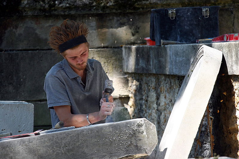 File:Sculptor - Père Lachaise - 01.jpg