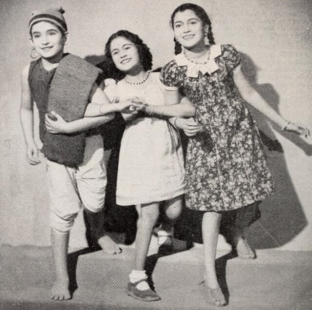 Kapoor as a child artist (left) with Baby Madhuri (Meena Kumari's sister, center) & Baby Shakuntala (right) in the film Bachpan (1945).