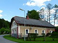 Čeština: Dům čp. 8 ve vsi Simtany, okres Havlíčkův Brod, kraj Vysočina. English: House No 8 in the village of Simtany, Havlíčkův Brod District, Vysočina Region, Czech Republic.