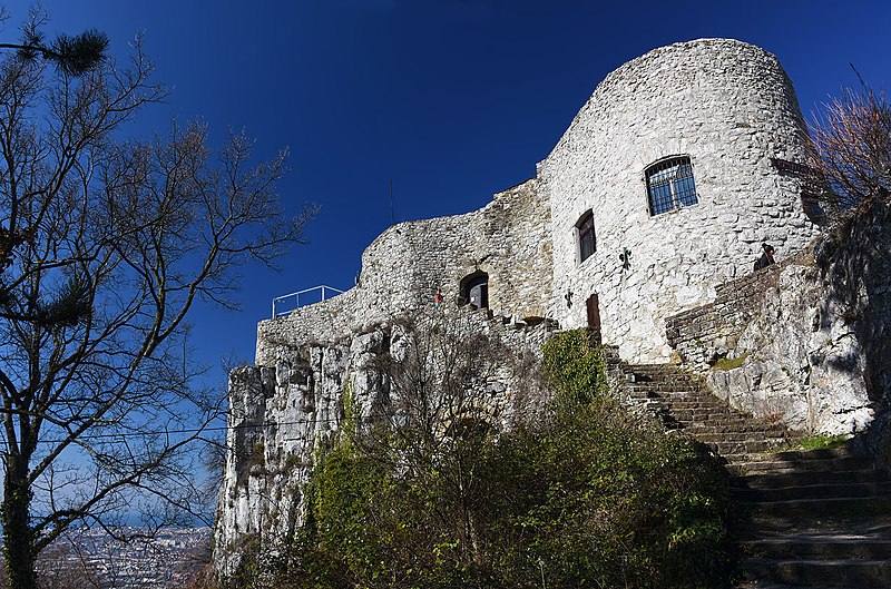 File:Socerb castle.jpg