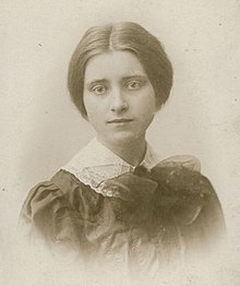 Sofija Kymantaitė-Čiurlionienė in 1907 (cropped).jpeg