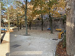 Square des Parapluies.