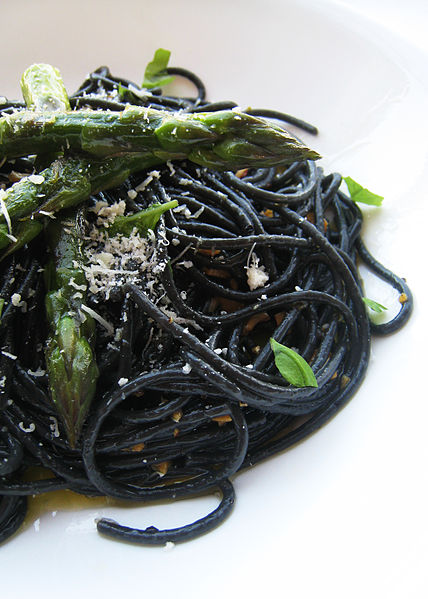 File:Squid ink pasta.jpg